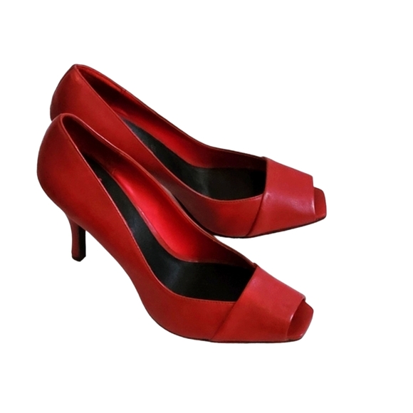 Rampage Red High Heels. - Picture 4 of 8